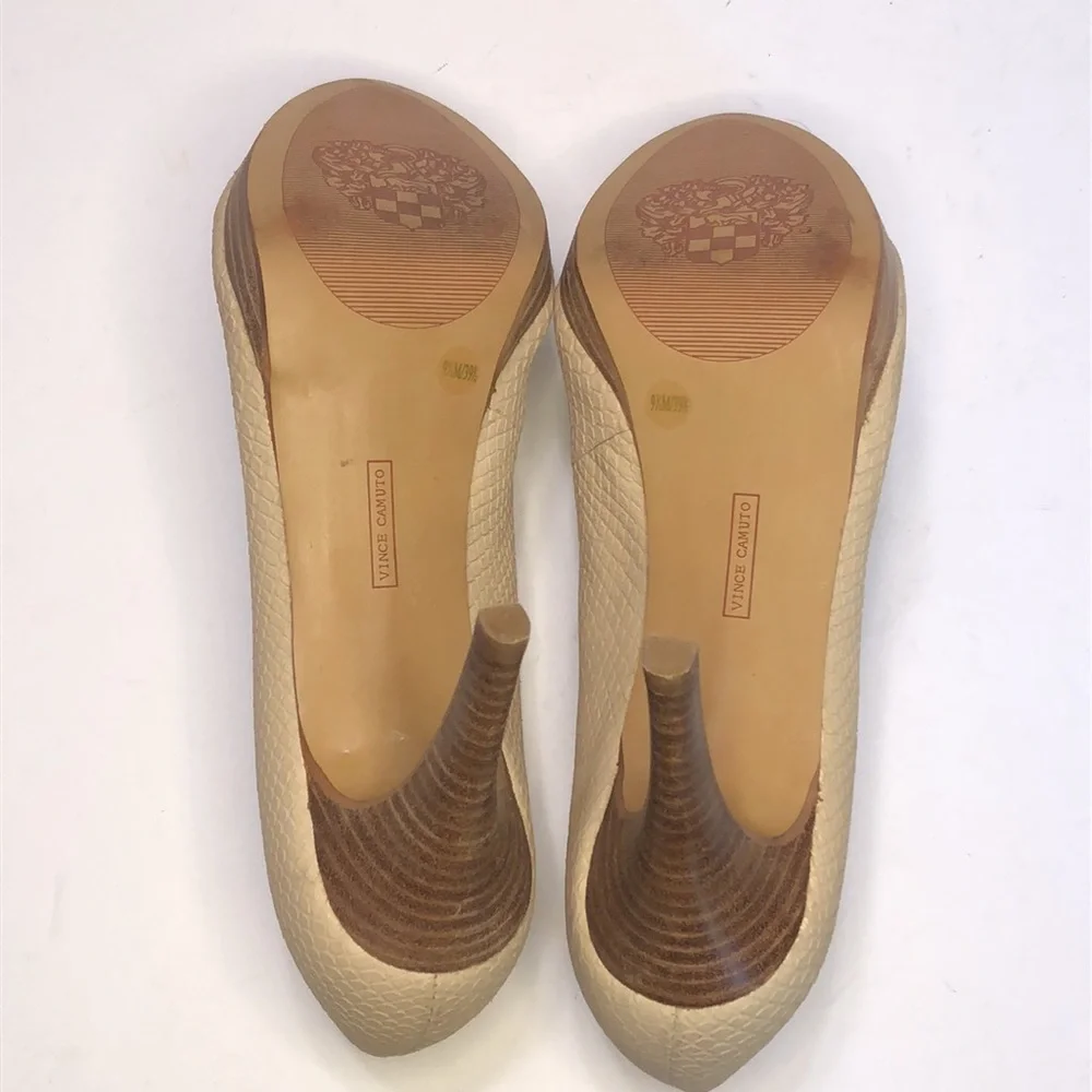 Vince Camuto Cream Zella Textured Almond Toe Platforrm Leather Heels size 9.5M